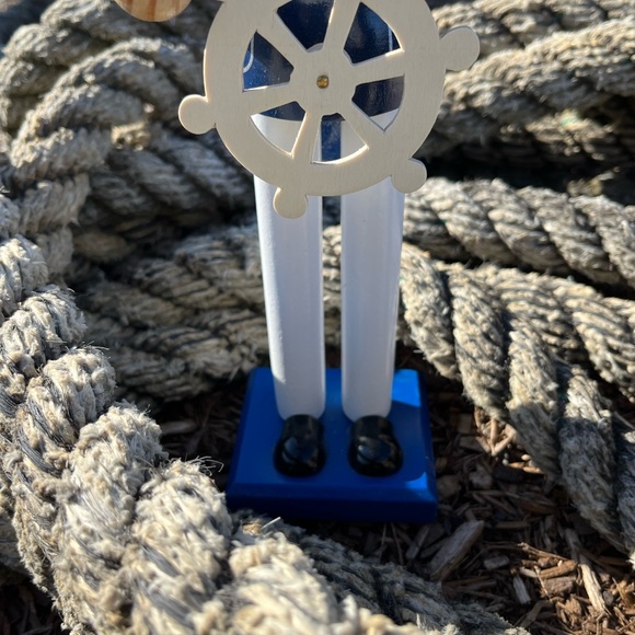 Sea Captain nutcracker - Picture 4 of 4